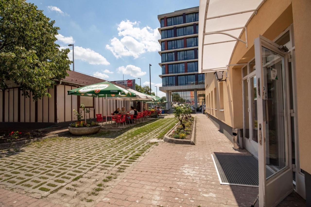 Népliget Hotel Budapest Exteriör bild